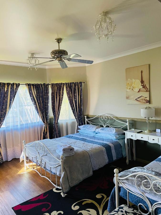 Golden Lace B&B Sarina Exterior photo